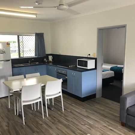 Cocos Holiday Apartments Trinity Beach Room photo