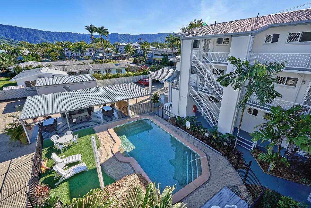 Cocos Holiday Apartments Trinity Beach Exterior photo