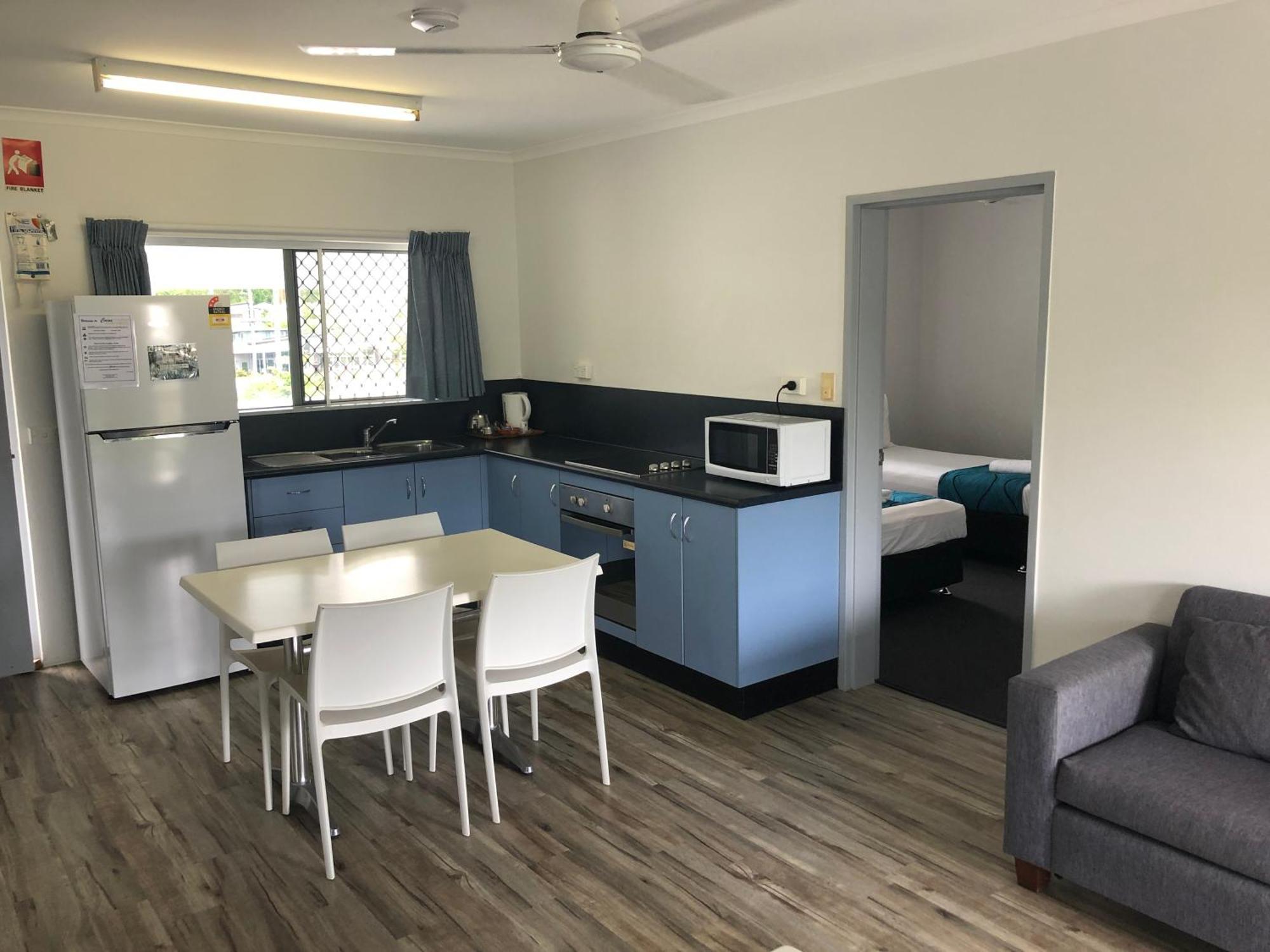 Cocos Holiday Apartments Trinity Beach Room photo